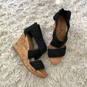 Black wedges